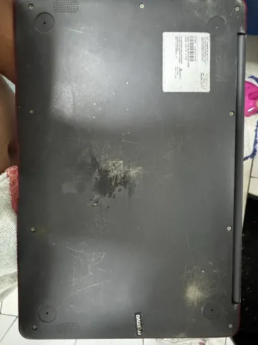 Notebook Positivo para peças, funcionando no carregador