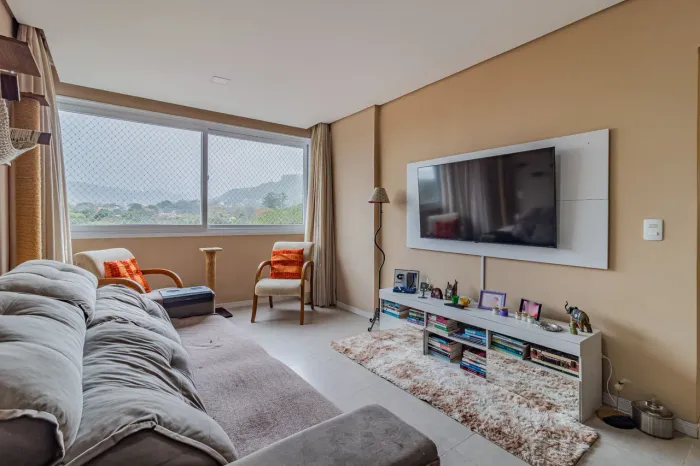 Amplo apartamento no bairro Teresópolis
