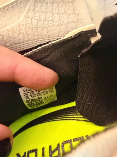Chuteira adidas 42/43