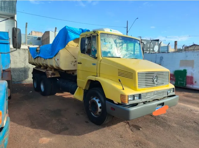 Vendo ou troco caminhão 1614
