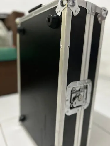 Mesa de Som Yamaha + Case