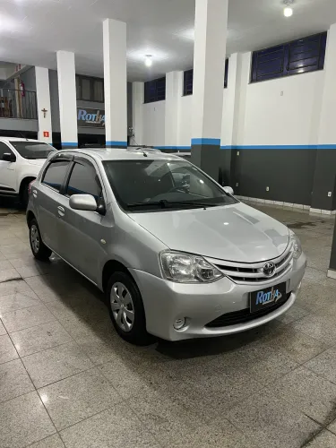 Toyota Etios X 1.3 Flex 16V 5P Mec. 2013