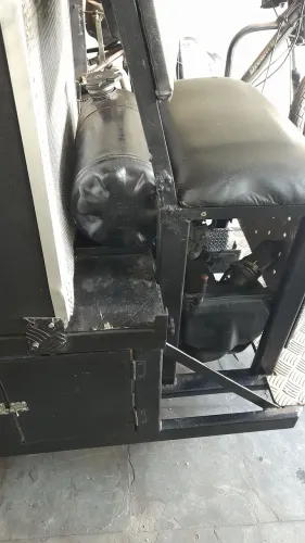 Triciclo semi novo