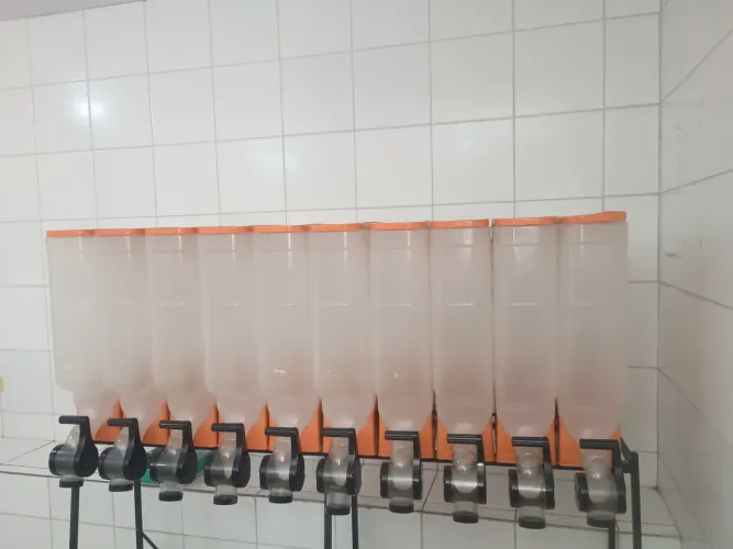 dispenser para armazenamento de ração e grãos