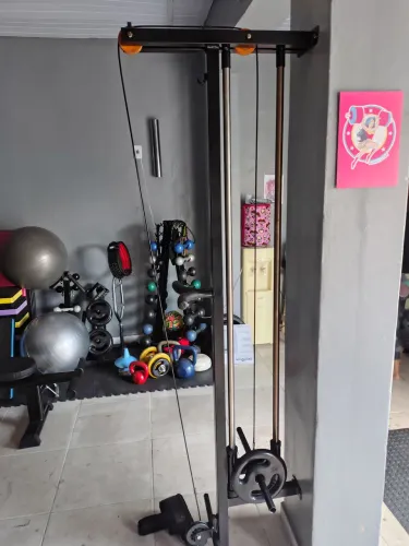 Puxador de parede alta e baixa simples.