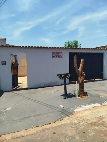 Casa com 3 quartos e 2 banheiros no conjunto vera cruz II