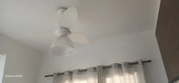 Ventilador de teto branco