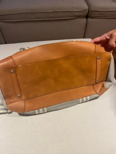 Bolsa Maternidade Cinza com Alças Listradas + TrocadorMarca/Etiqueta: Pottery Barn Kids
