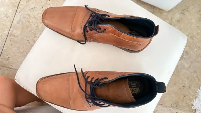 Sapato em couro legítimo marrom tamanho 42