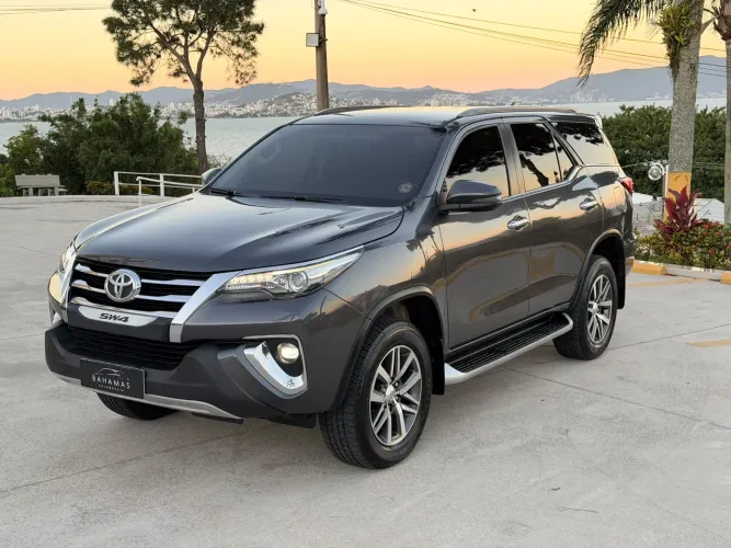 Toyota Hilux SW4 SRX 4X4 2.8 TDI 16V Dies. Aut. 2019