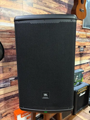 JBL EON 715