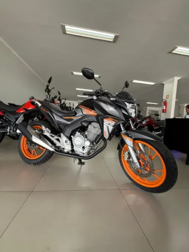 Twister 2021 super conservada apenas 19980km rodados