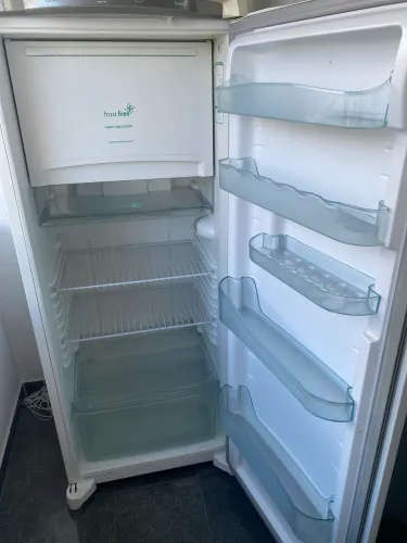 Geladeira cônsul Facilite semi nova