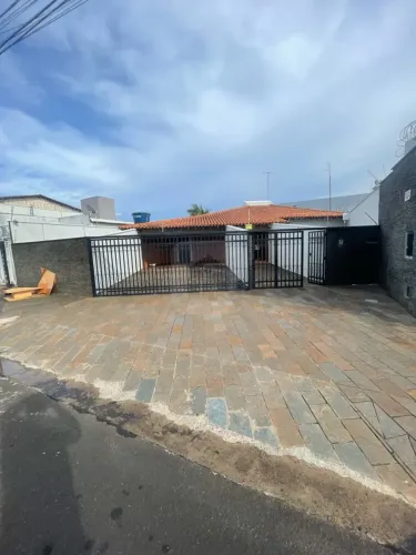 CASA GRANDE PARA LOCAÇÃO RESIDENCIAL OU COMERCIAL BAIRRO CENTRO