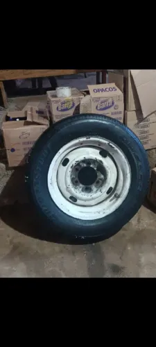 Roda com pneu aro 16