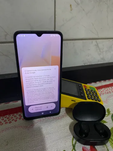Vendo celular Redmi 12c 128g bateria dura muito impecável