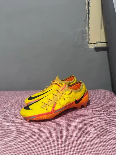 Chuteira Nike Phantom GT2 Academy