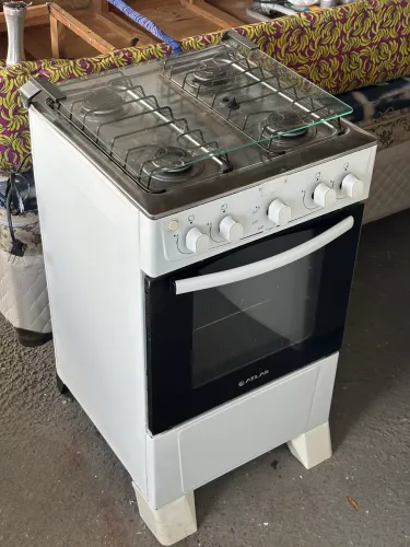 Fogão 4 bocas com forno