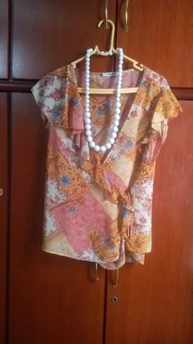 Blusa Fina Estampa floral com transparência madre perla tamanho 48