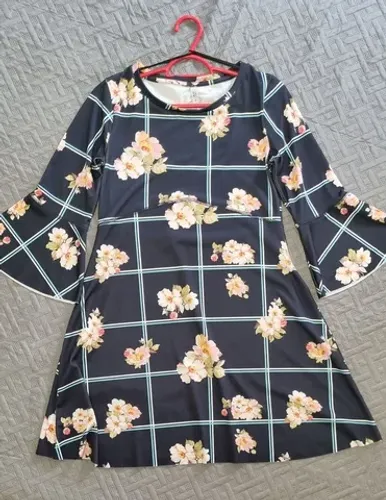 Vestido floral azul marinho