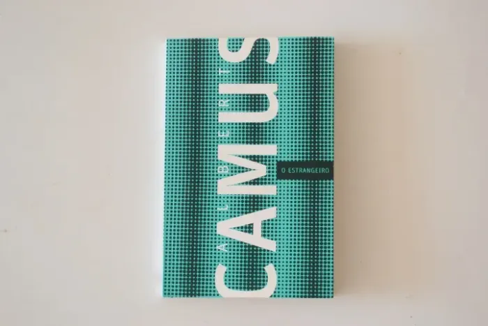 Livro O estrangeiro Albert Camus