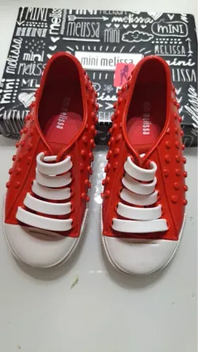 Tênis Infantil Mini Melissa, Vermelho com Detalhes Brancos