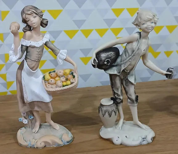 Kit com escultura estatueta de resina 21 cm