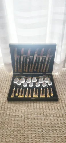 Jogo de Talheres 30 peças Inox bordado em fio dourado com Cristal Champagne