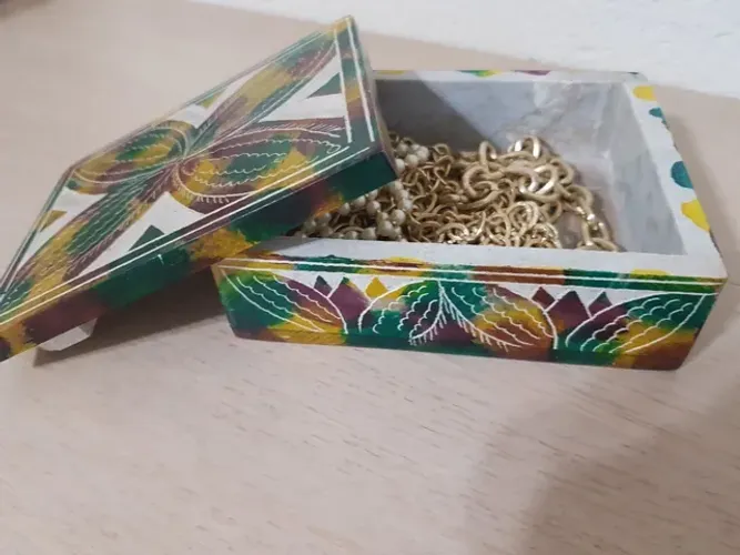 Porta joias em pedra com pintura a mão
