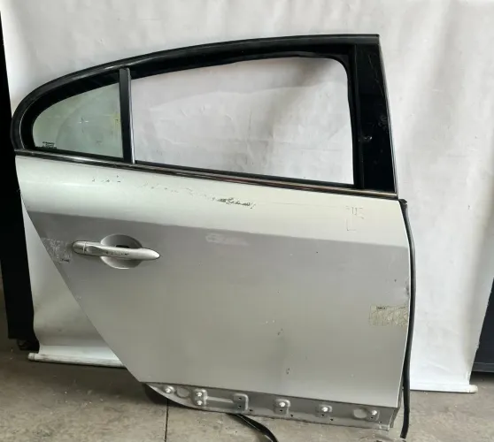 Porta traseira direita Renault Fluence 