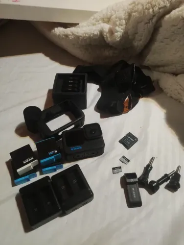 Kit GoPro Hero 11 Black Completo - Câmera, Acessórios e Cartão de Memória