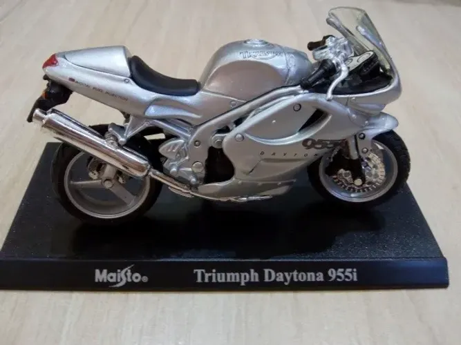 Miniatura Triumph Daytona 955i Maisto 1/18 (base)