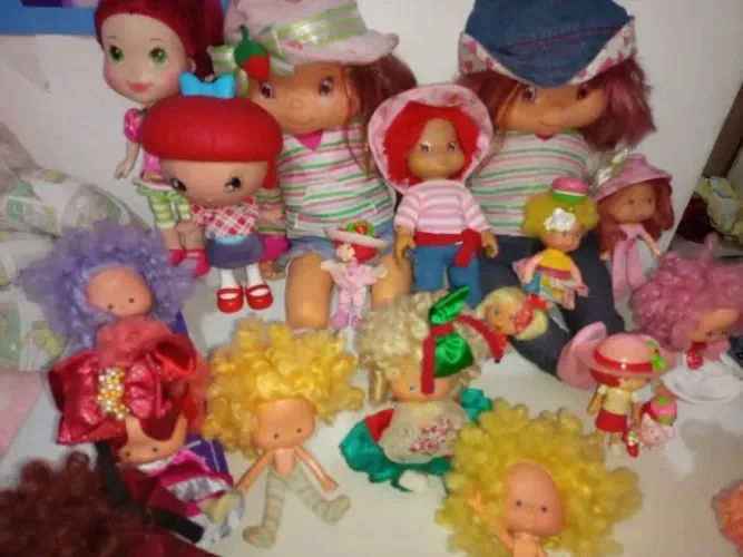 Lote de Bonecas Moranguinhos Antigas de todos os tamanhos