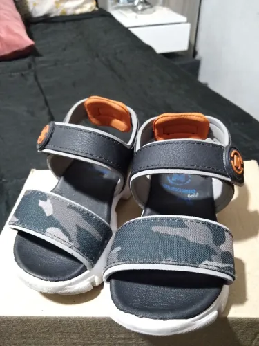 Vendo calçados menino Tam. 20/21/22