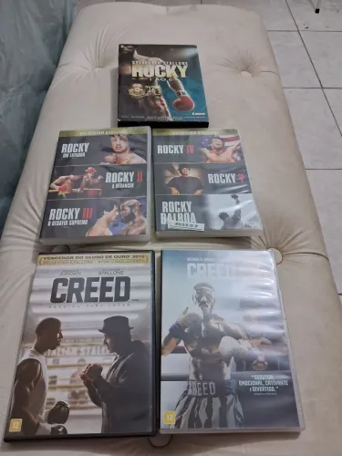 DVD Rock Balboa + Creed<br><br> está no Jardim América ou Praça Seca <br><br>Cel: * WhatsApp