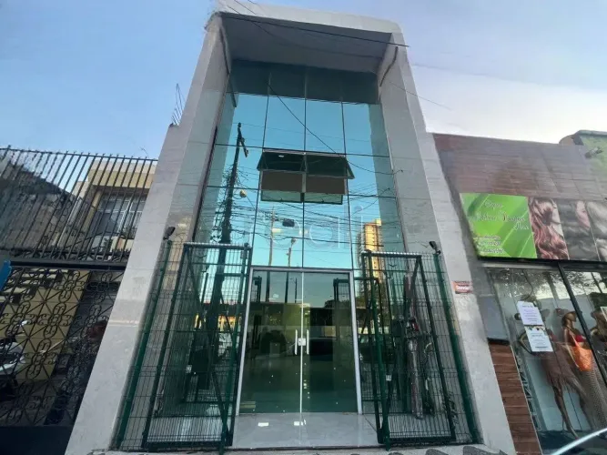 Prédio Comercial com Estrutura Ampla - Frente ao Colégio Militar