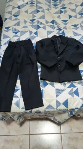 2 Ternos infantil completo com calça, sendo com blusa social, perfeitos! Leia a descrição 