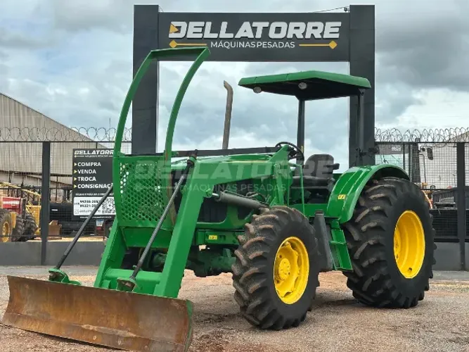 John Deere 6125E 2019 4x4 com Lâmina Hidráulica - 3.100 h