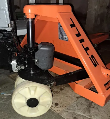Paleteira Manual STILL 2.500kg - Disponível para venda!