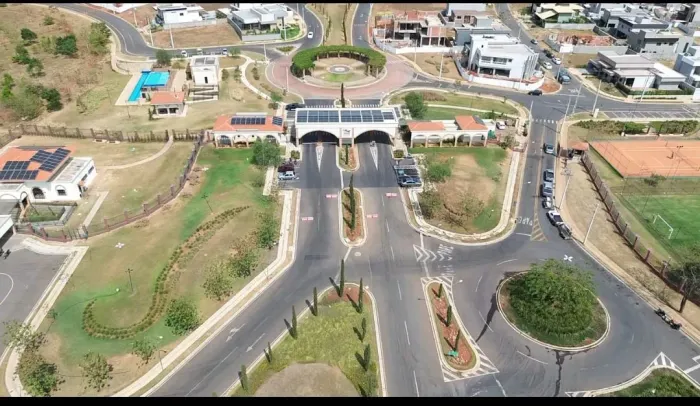 CONDOMÍNIO VILLAGIO TOSCANA.