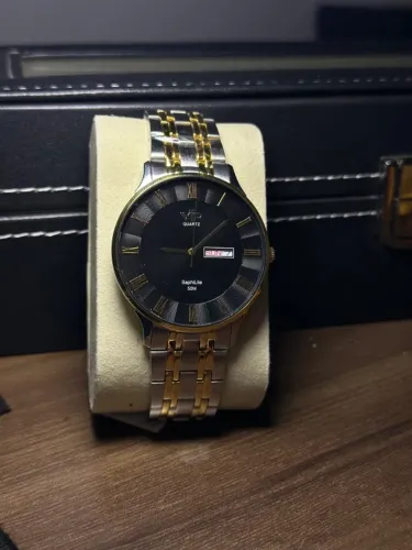 RELOGIO VIP SAPHILITE QUARTZ MH 6325 PRATA E DOURADO MOSTRADOR ROMADO FUNDO LISO PRETO