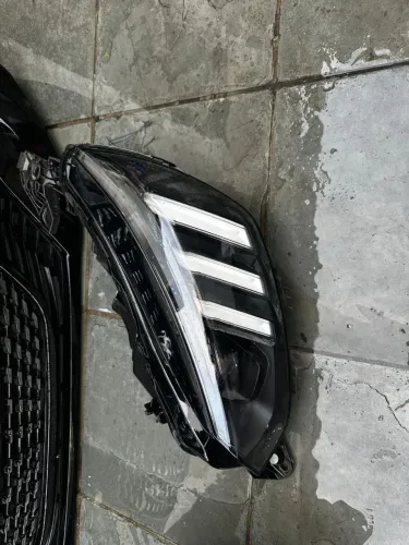 Farol esquerdo de led Peugeot 208 - Design Moderno