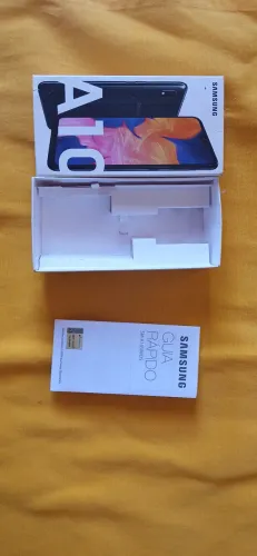 Caixas de telefones vazias