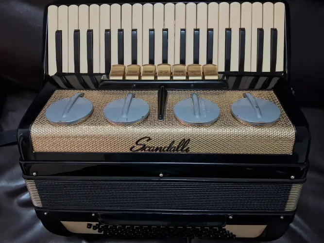 Acordeon Scandalli Série Ouro Impecável