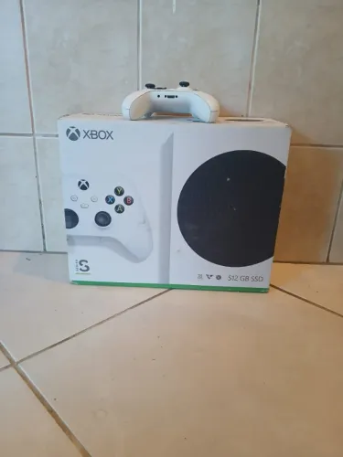 Xbox Series S com controle original - ótimo estado