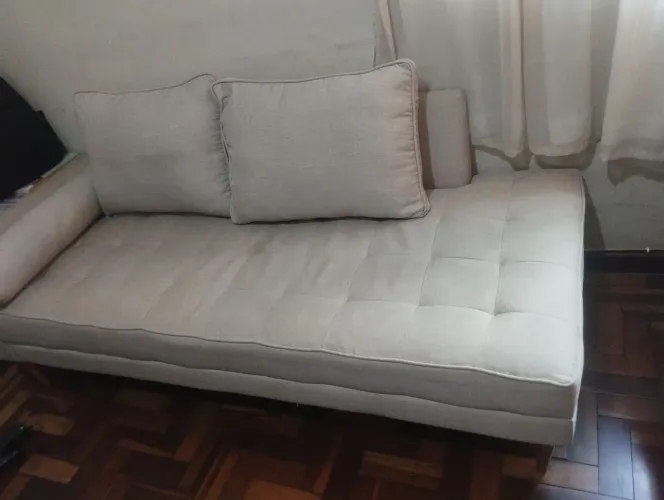 Vende se Divã confortável e elegante.