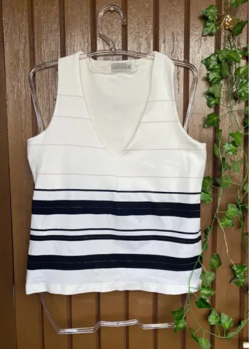 Blusa listrada branca e preta Cortelle