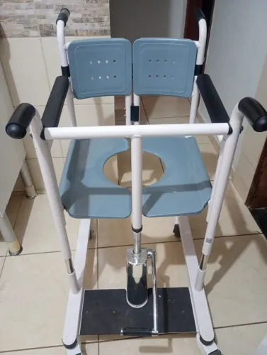 Cadeira de transferência idoso