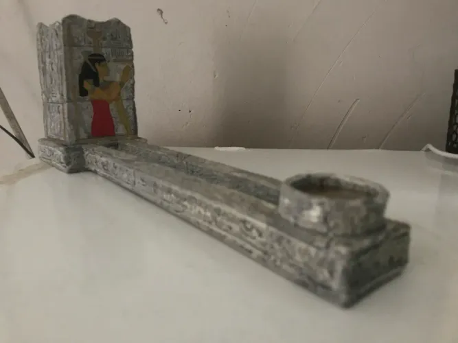 Incensários indiano em resina e madeira