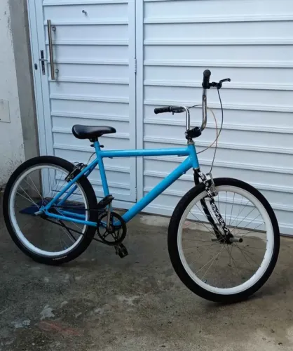 VENDO BICICLETA ARO 26 TODA MONTADA, NO ROLAMENTO.